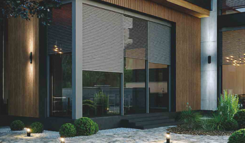 Verrière en aluminium avec volet roulant intégré, design moderne et contrôle de la lumière