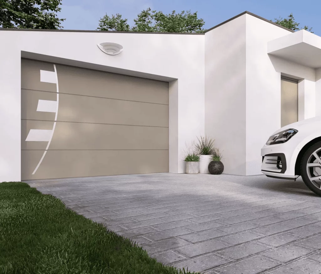 Porte de garage sectionnelle habitat avec décor inox, design moderne et isolation performante