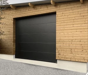 Porte de garage sectionnelle moderne avec isolation thermique et ouverture verticale